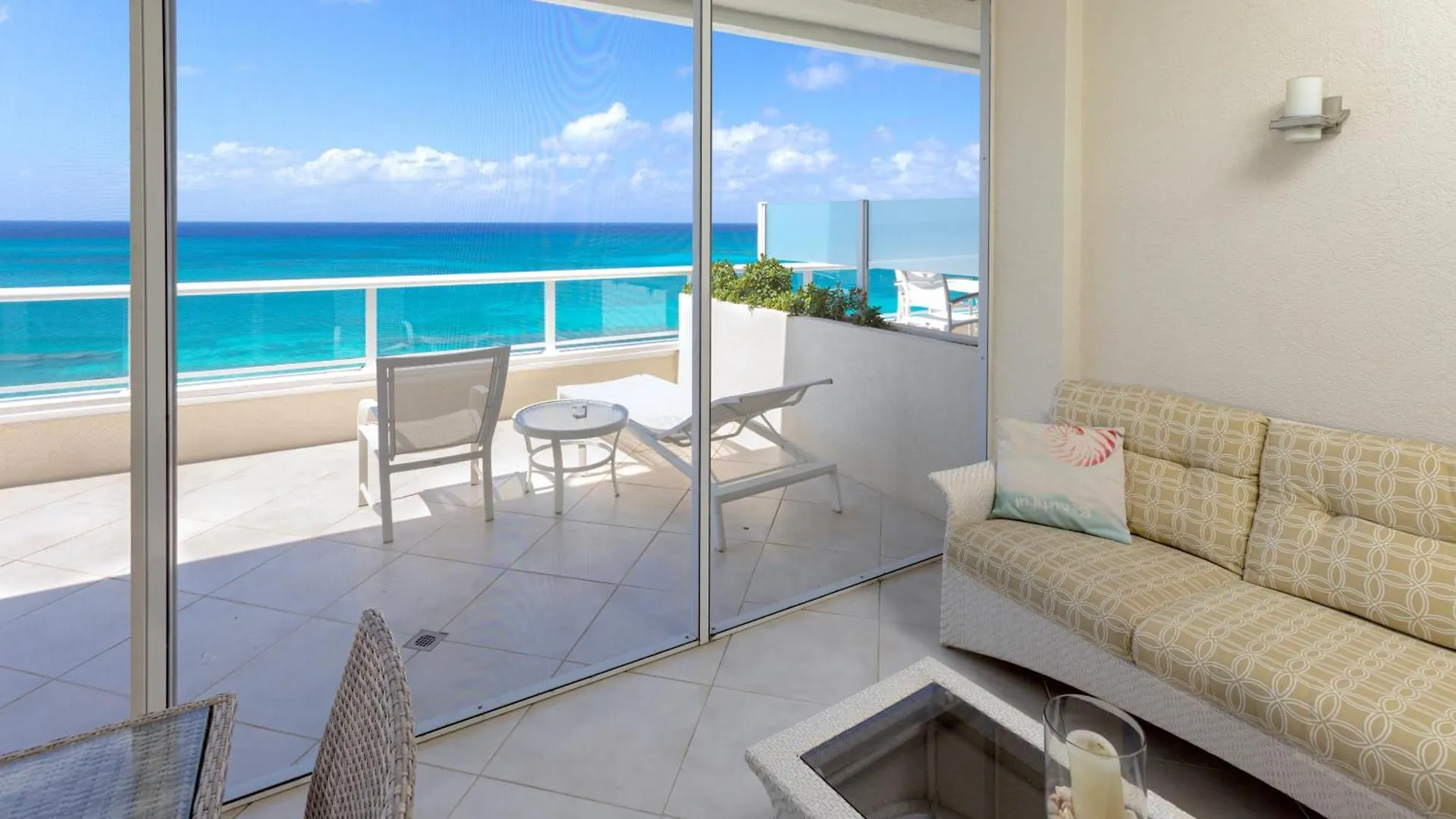 South Bay Beach Club 33 - 3 Bedroom 2 Bathroom Unit 조지 타운 0*,  케이맨 제도