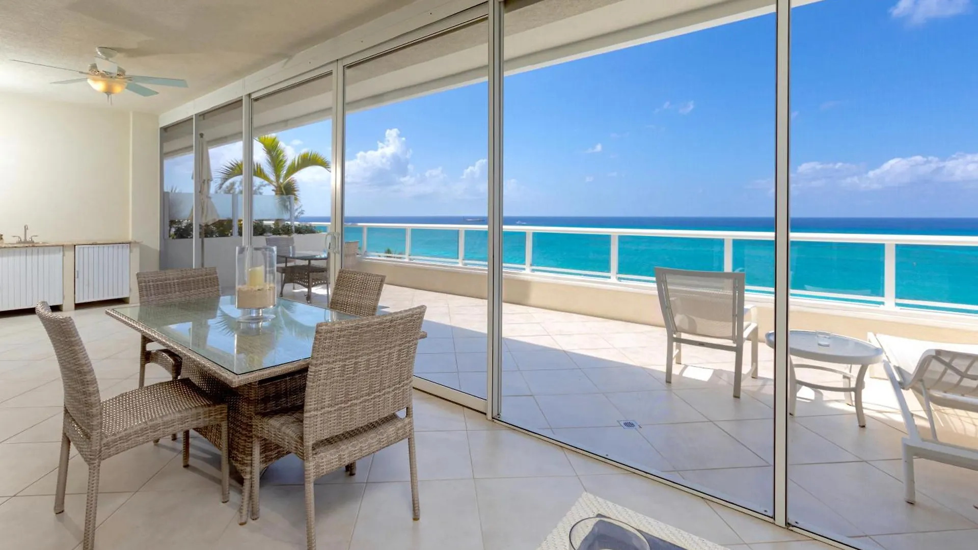 South Bay Beach Club 33 - 3 Bedroom 2 Bathroom Unit 조지 타운